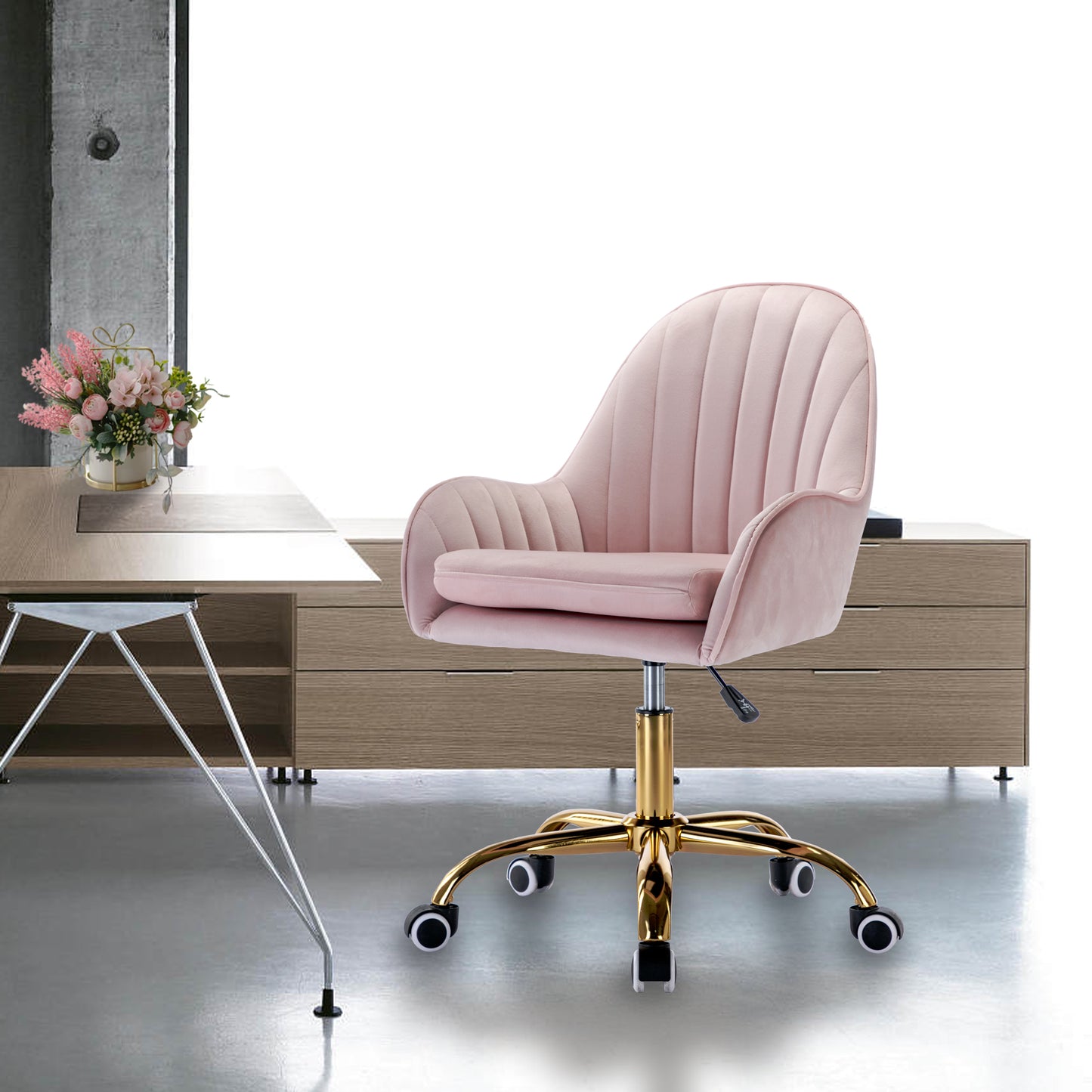 Glamourous Pink Velvet Chair
