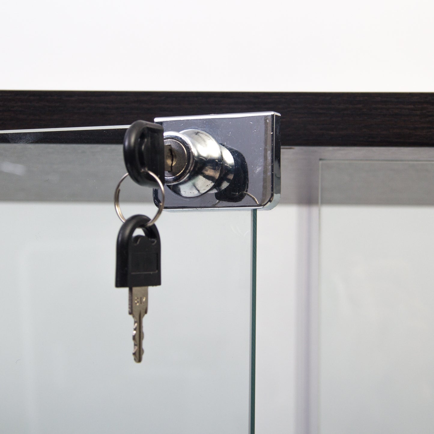 Glimmer Glass Showcase - Black