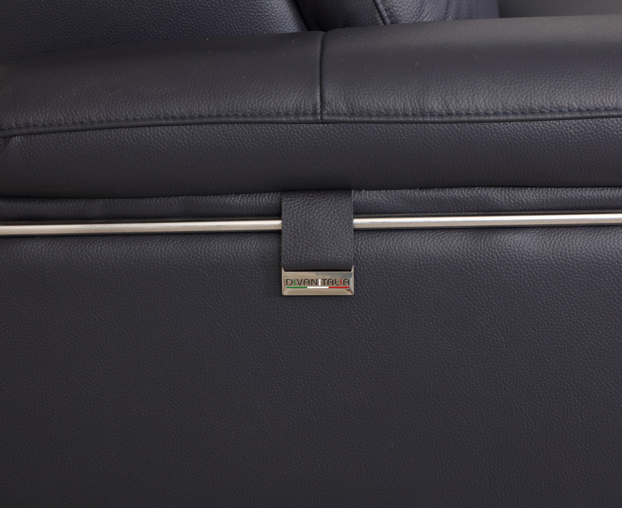 Sovereign Italia Loveseat