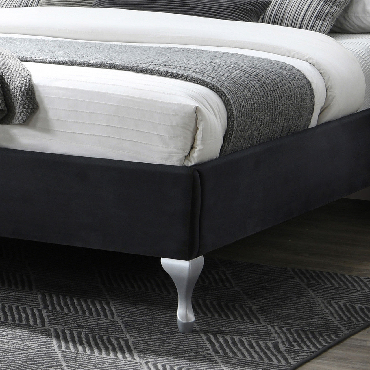 Go Green Woods Cleopatra Crystal Tufted Velvet Platform Queen Bed